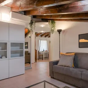 Lovely Mansard Portelle With Private Parking And Bike Storage Appartamento Iseo